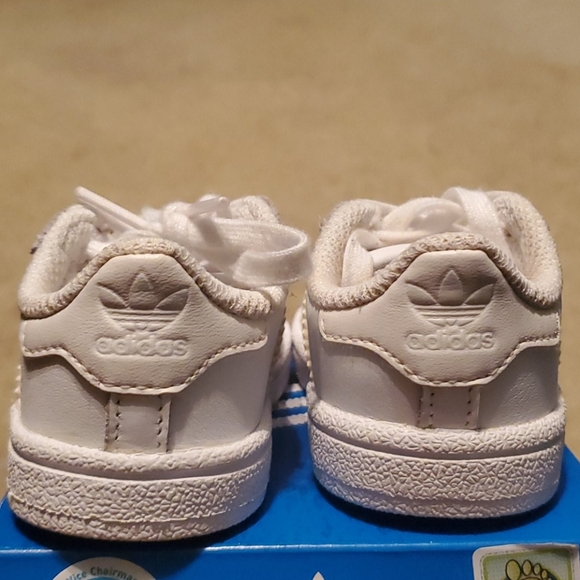 Sneakers - Picture 4 of 5